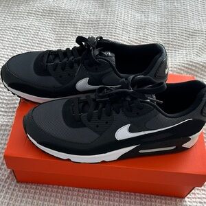 Nike Men's Air Max 90 Sneakers